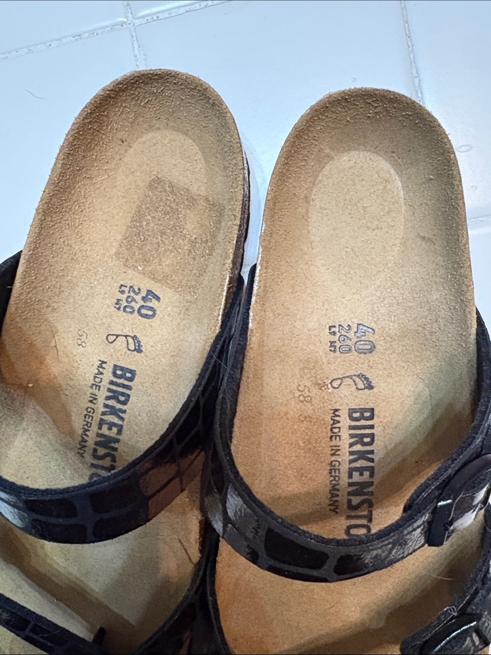 Birkenstock Black Croc-Patent Mayari Sandals NWOT Size 40 - Picture 2 of 5